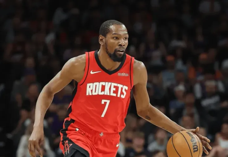 博鱼体育平台-杜兰特本赛季已出战76场比赛，创个人离开勇士后新高