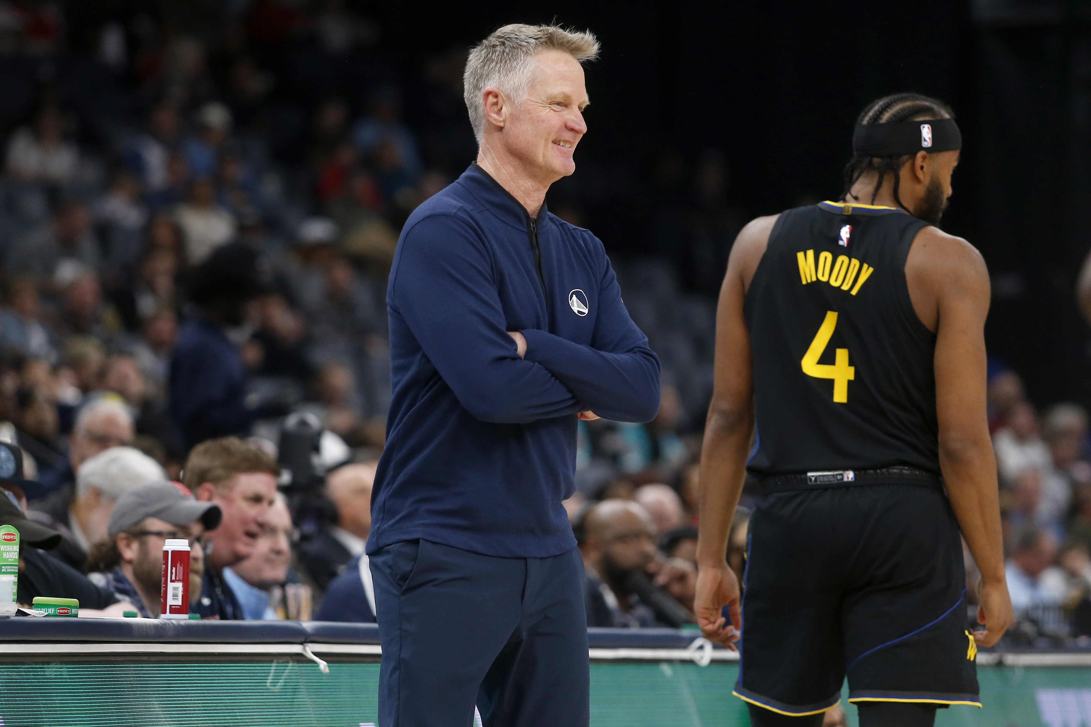 博鱼体育官网-科尔谈穆迪拄拐现身主场：见到他回来非常开心 大伙儿也很兴奋