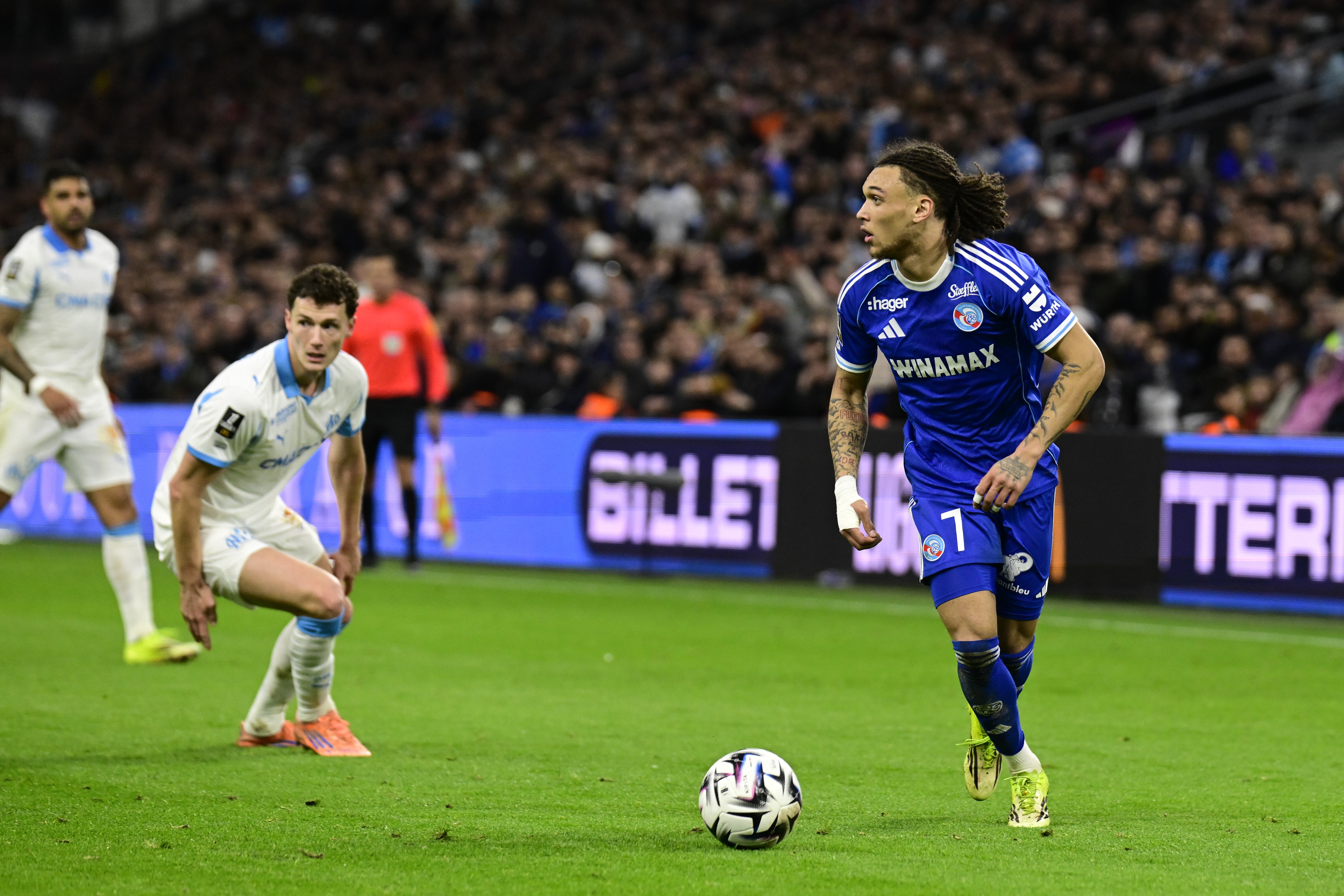 博鱼官方登录入口-德天空：多特有意21岁中场莫雷拉，白堡要价3千万到4千万欧